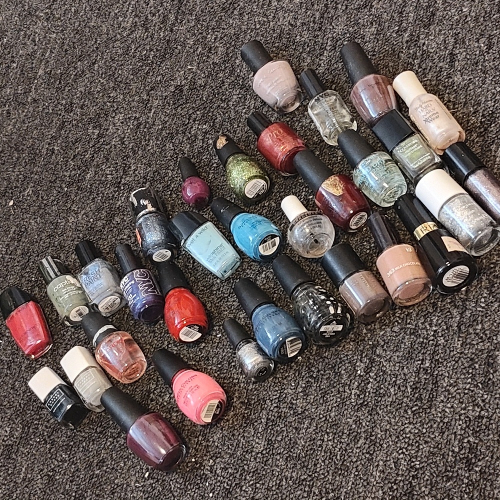 Lot of 32 polish